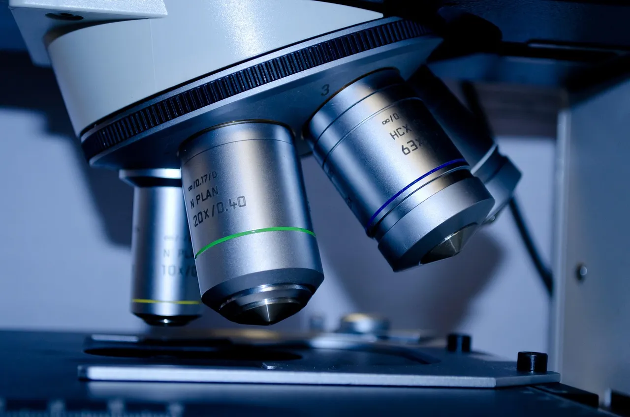 Microscope, slide, research — illustrating 10 mg vs 5 mg Vials: Does Vial Size Change Dosing?