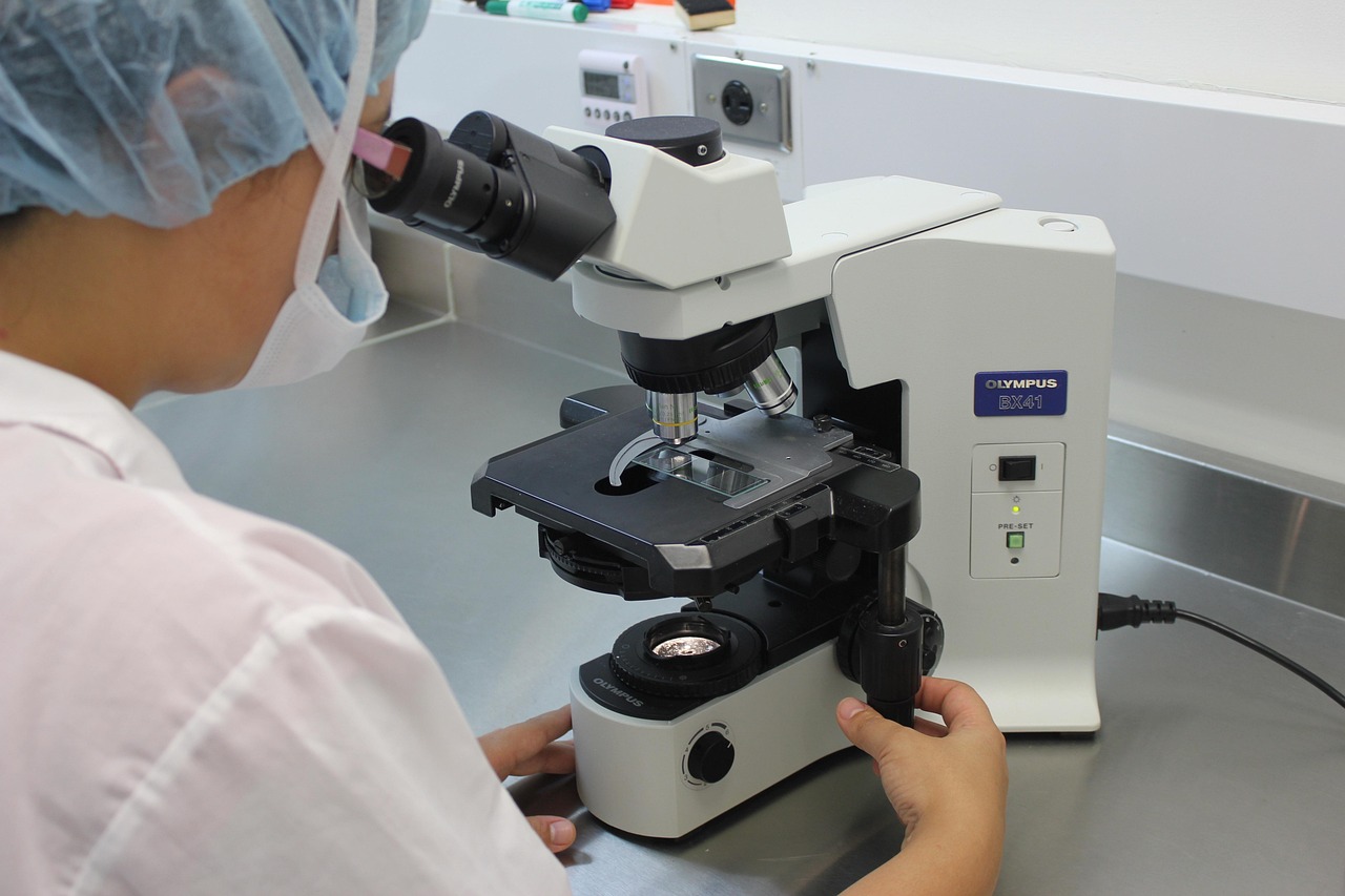 Microscope, laboratory, diagnosis — illustrating 10 mg vs 5 mg Vials: Does Vial Size Change Dosing?