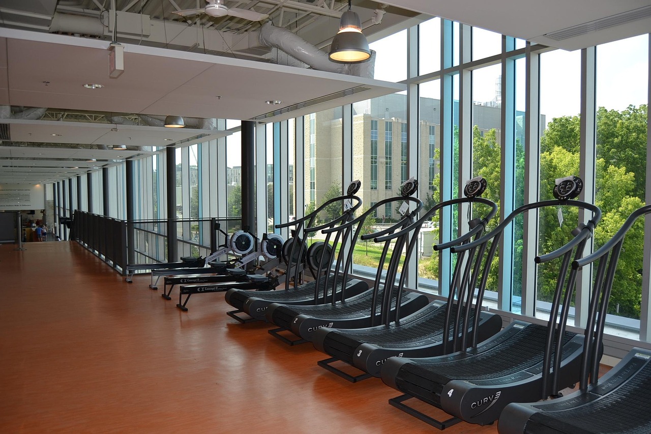 Gym, exercise equipment, treamills — illustrating Creatine vs Collagen for Recovery