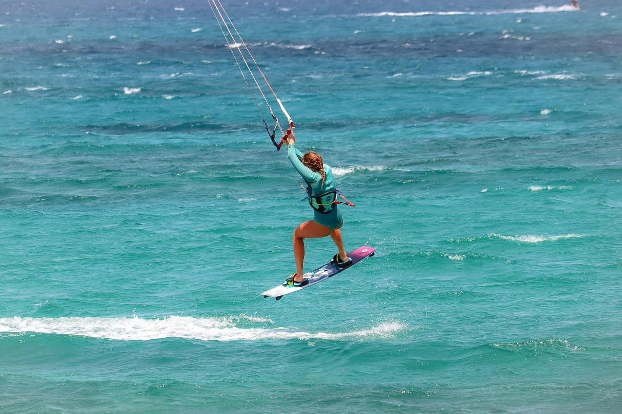 Kite surfing, kiting, kitesurfer — illustrating Does Cold Water Immersion Really Help?