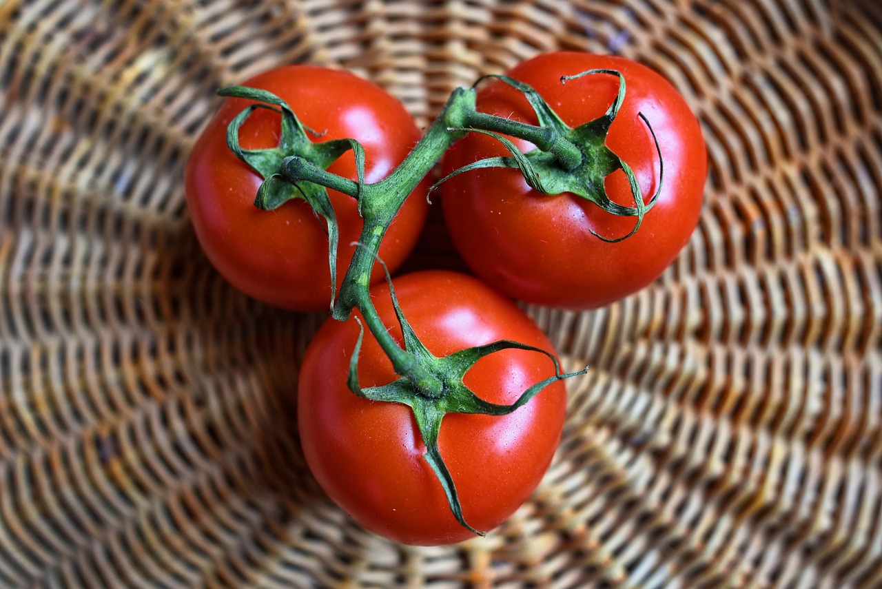 Tomatoes, fruits, food — illustrating GLP-1s in Pregnancy and Before Conception