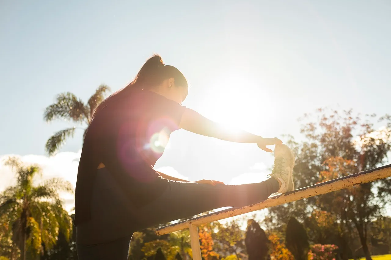 Woman, stretch, stretching — illustrating Heat Acclimation and Adaptation