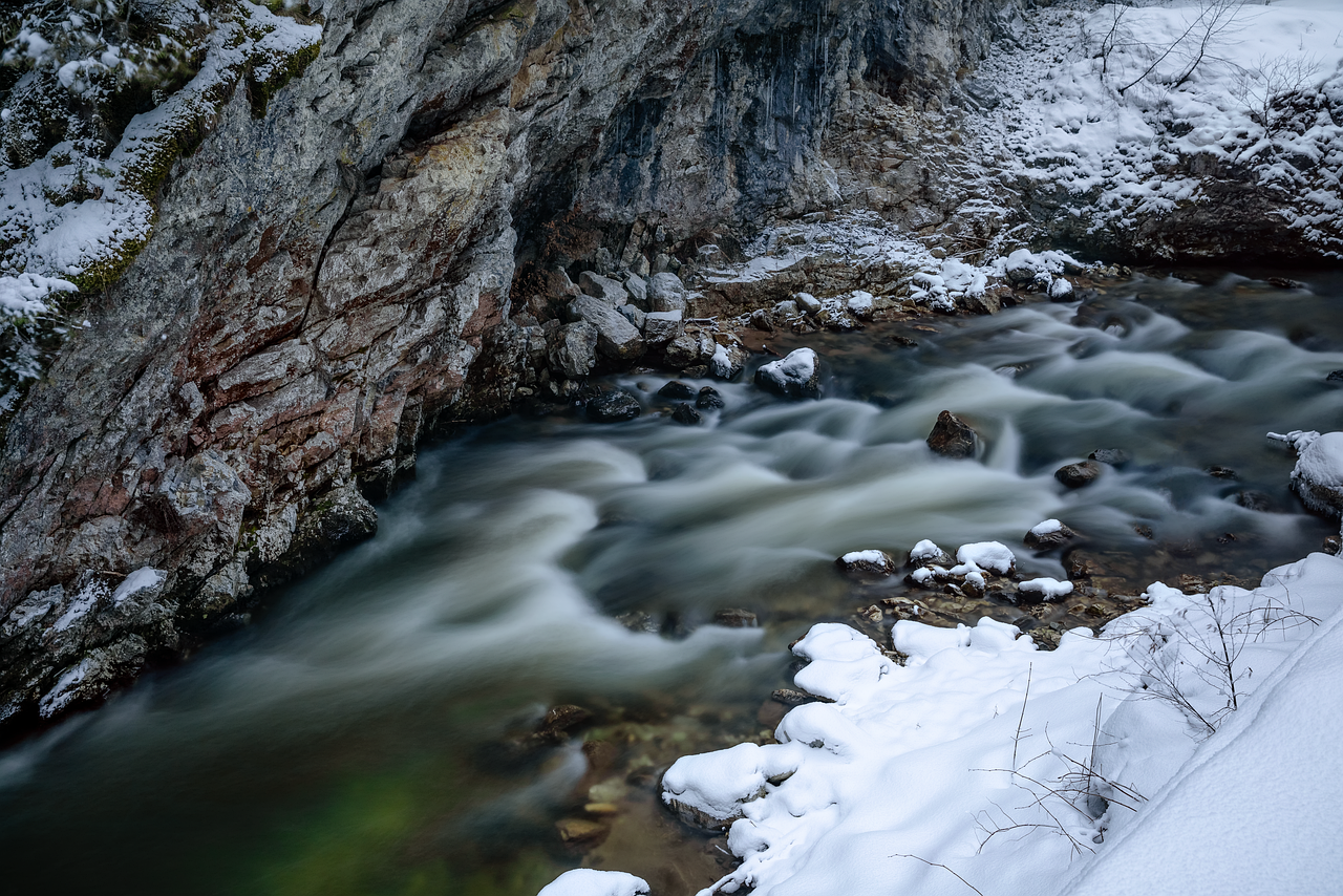 River, rocks, water — illustrating Heat vs Cold for Recovery: When to Use Each