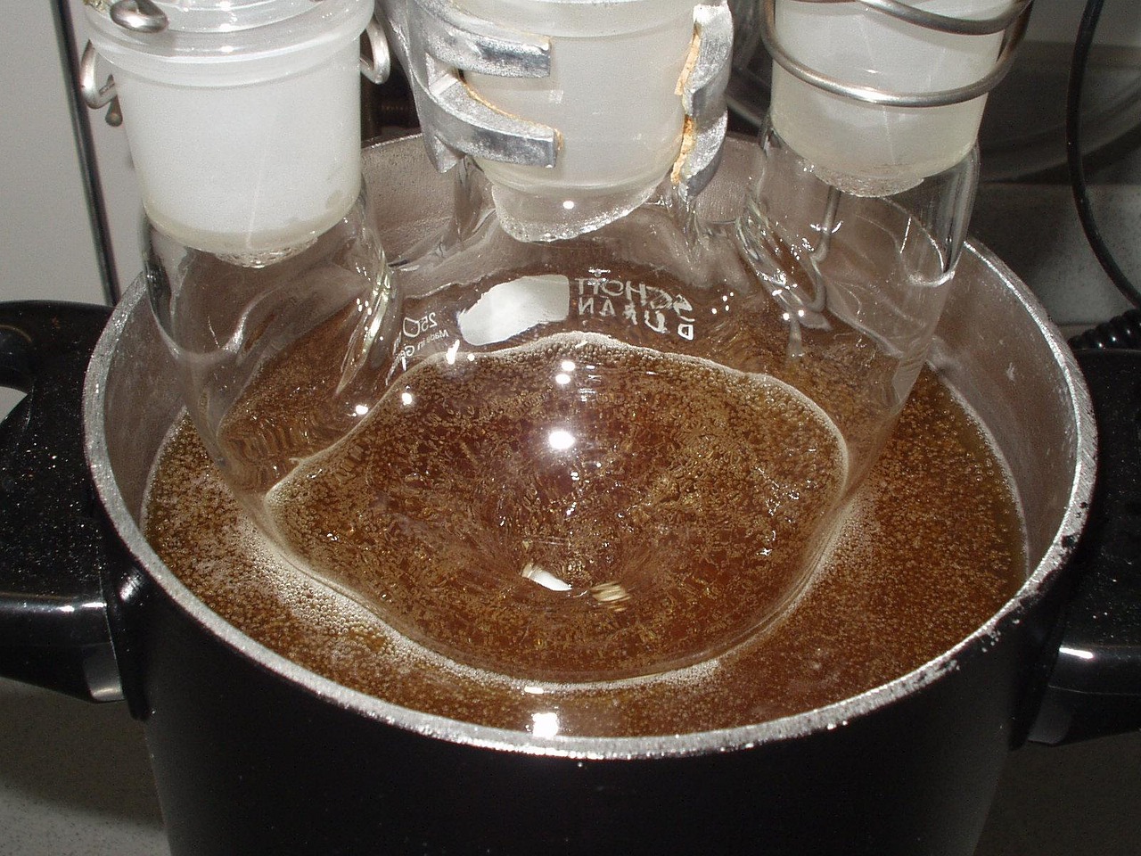 Chemistry, laboratory, piston — illustrating How Much Bacteriostatic Water to Add to a Peptide Vial