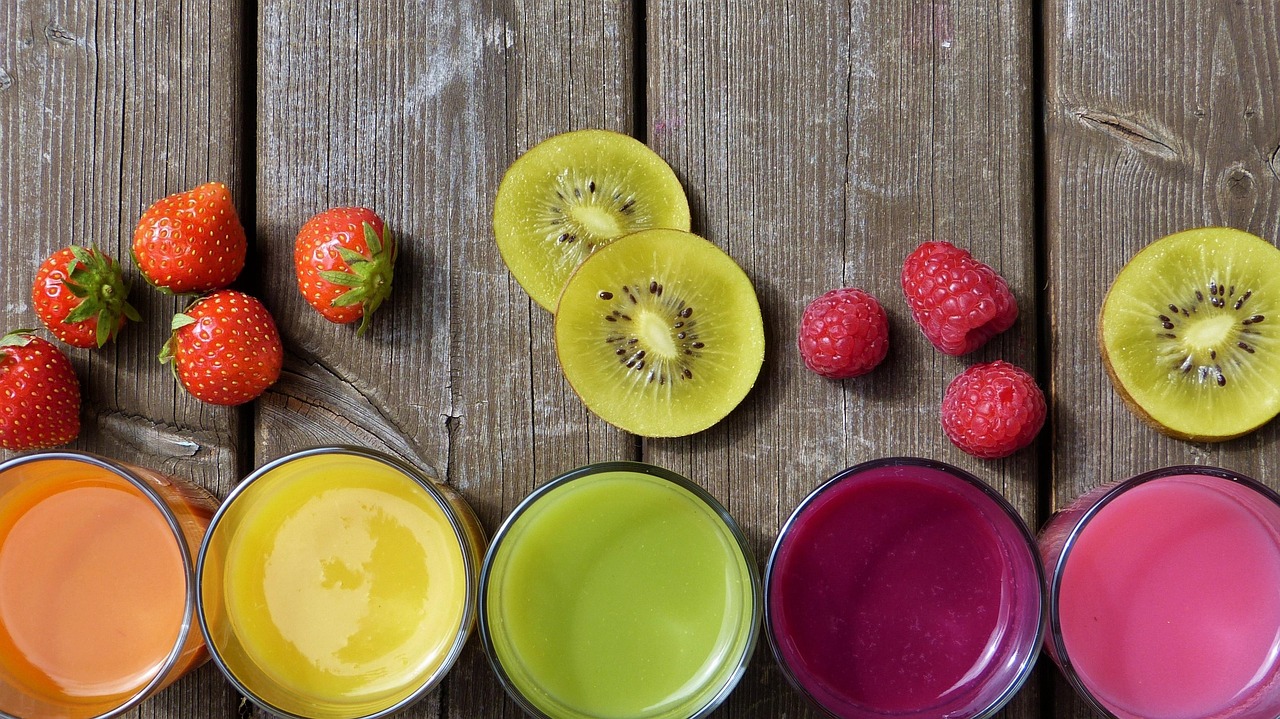 Smoothies, juice, fruit — illustrating Inflammation Markers: hs-CRP and Aging