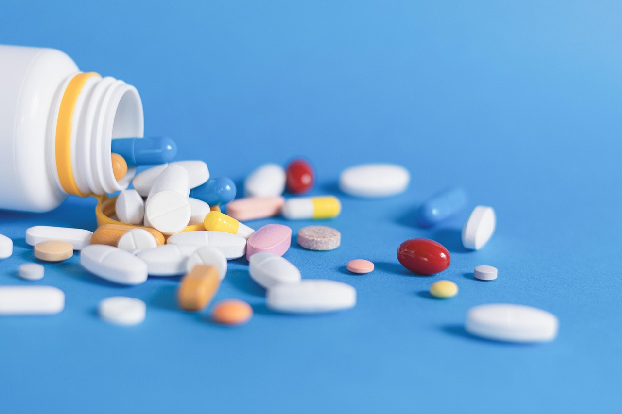 Medicine, wallpaper hd, pills — illustrating Polyphenols and Aging: Beyond the Headlines