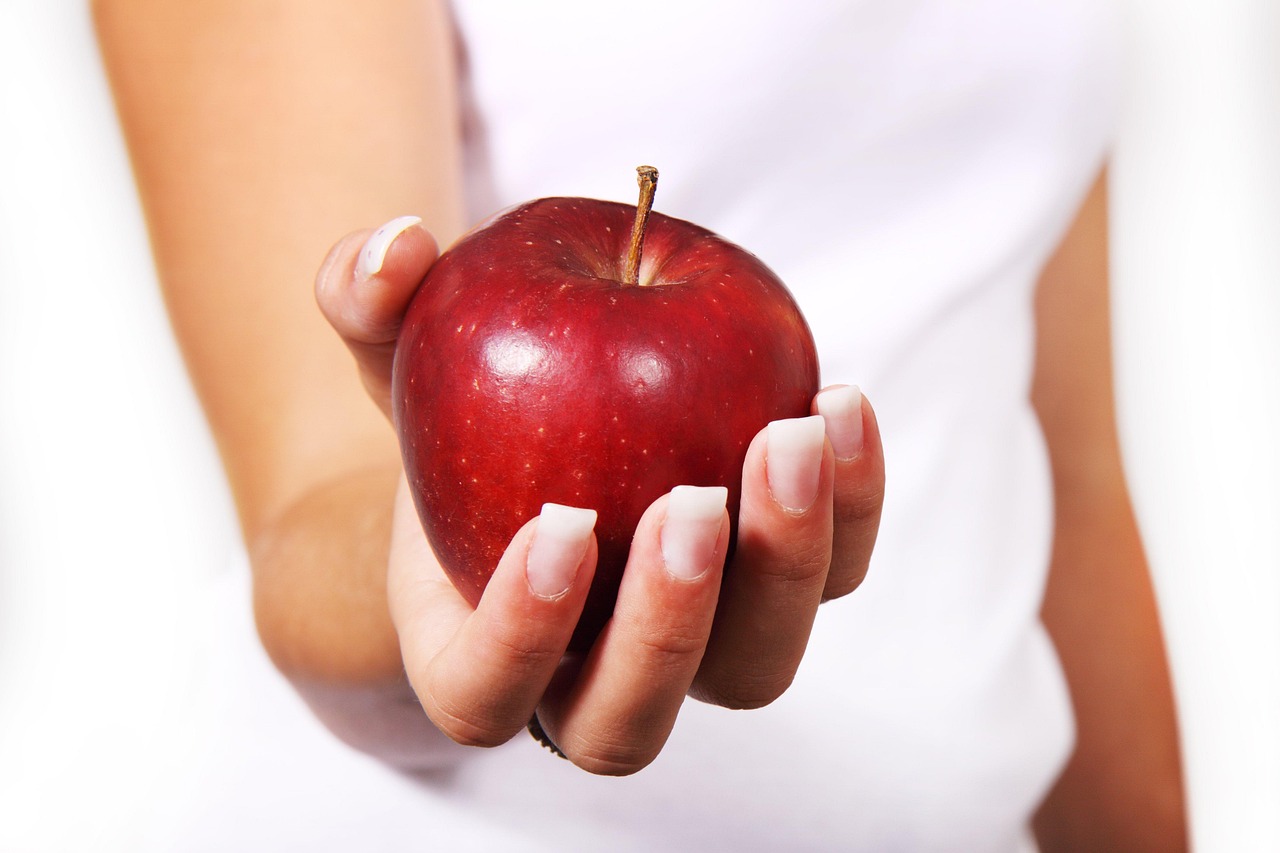 Apple, diet, female — illustrating Sauna vs Cold Plunge: Which for What