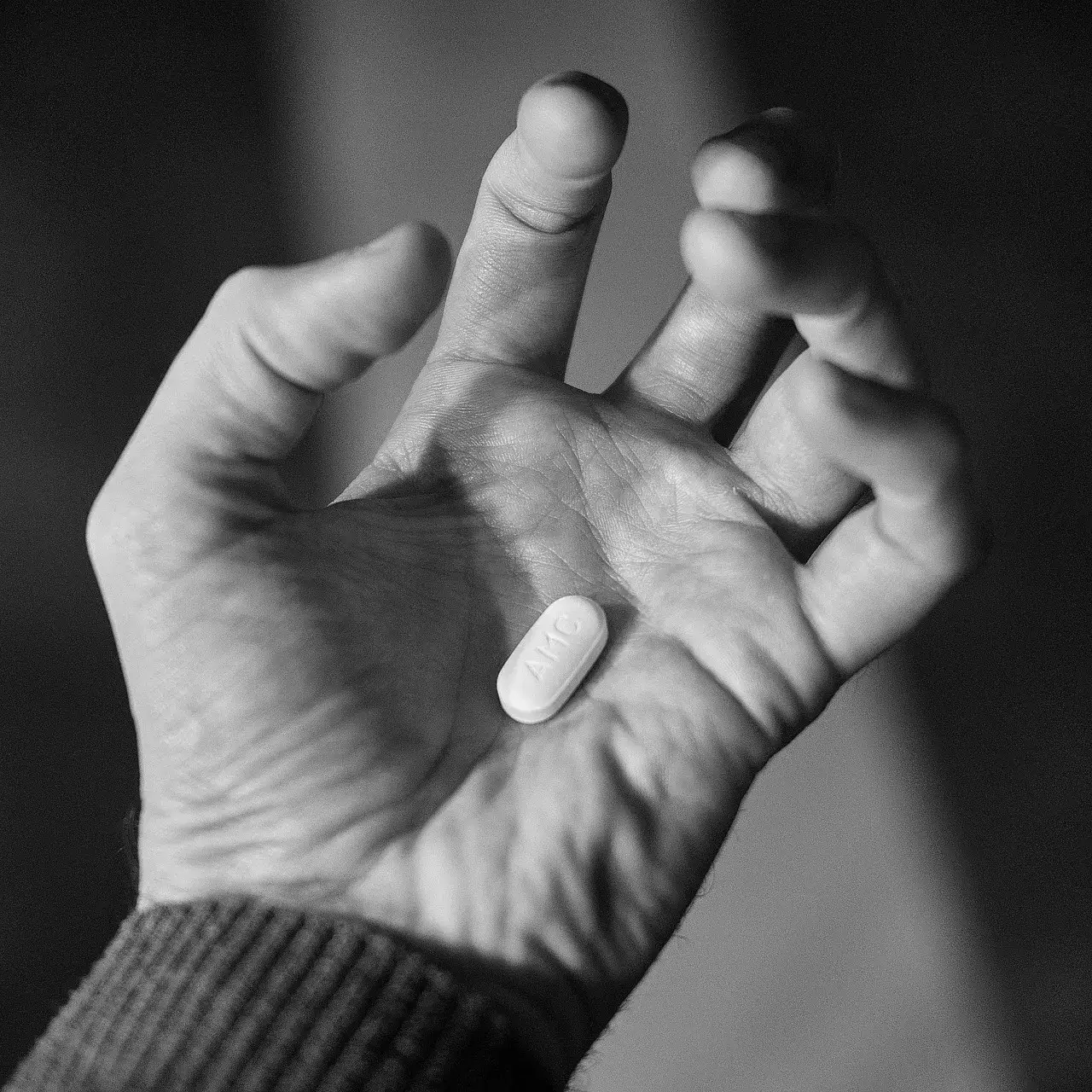 Hand, pill, pills — illustrating Taurine and Aging: Reading the Findings