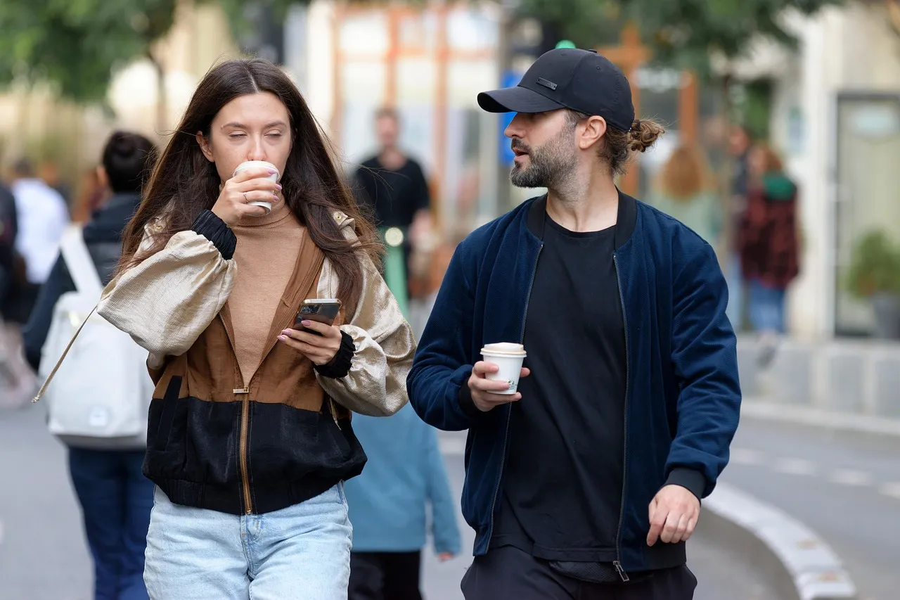 People, couple, walking — illustrating The 9 Blood Markers Behind Your Biological Age