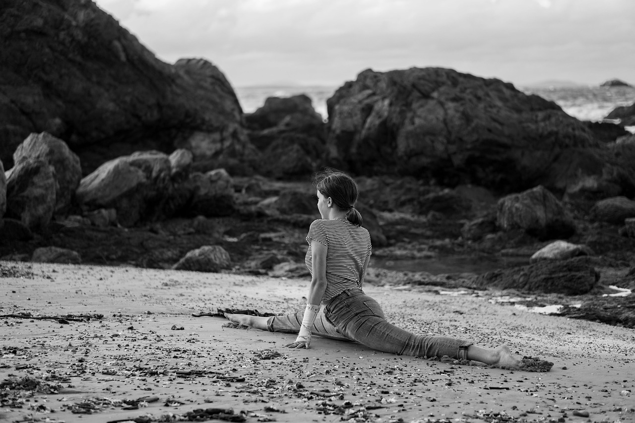 Gymnast, splits, nature — illustrating The Science of the Post-Workout Meal