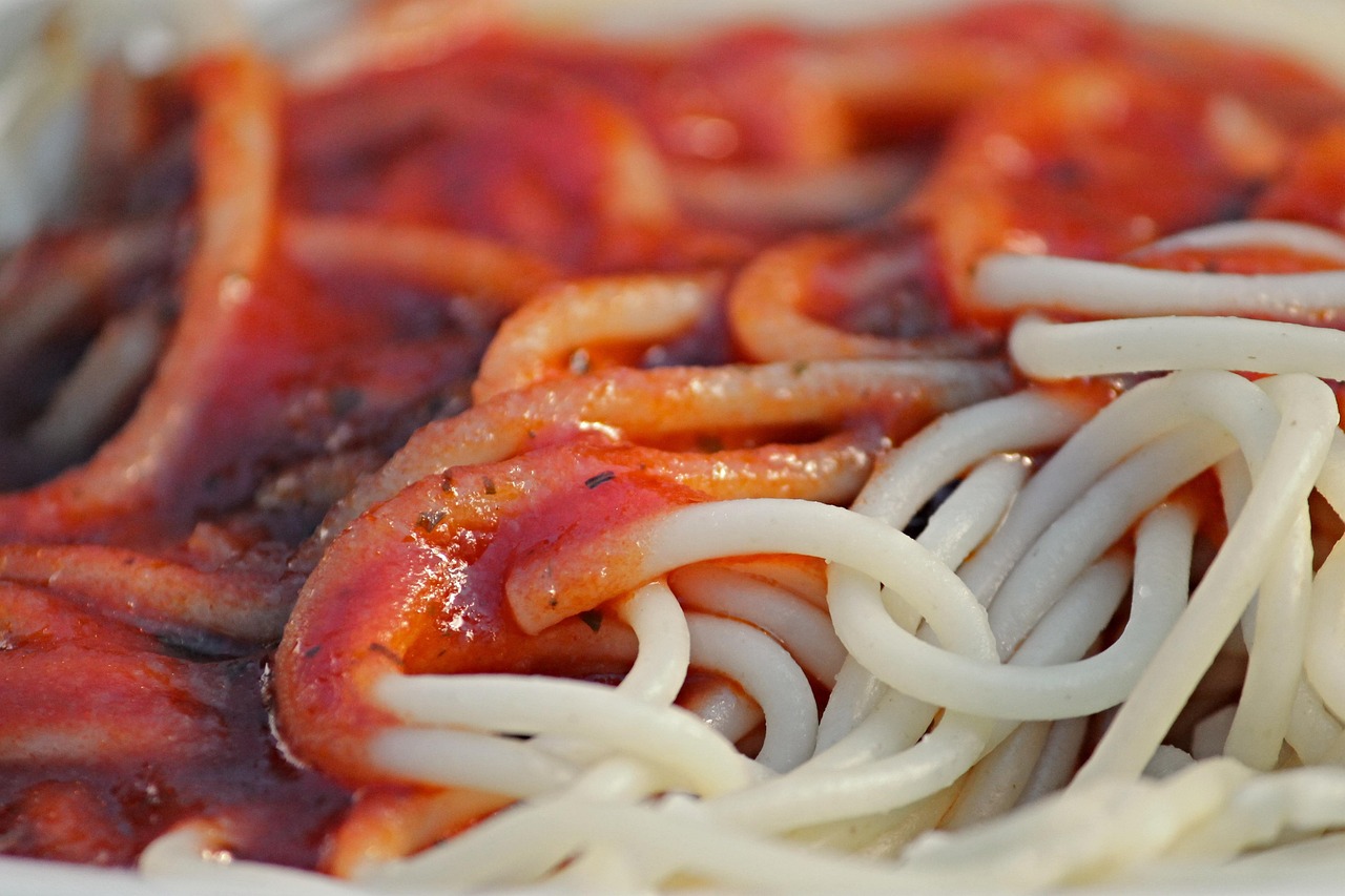 Spaghetti, tomato sauce, meal — illustrating Time-Restricted Eating: Evidence and Limits