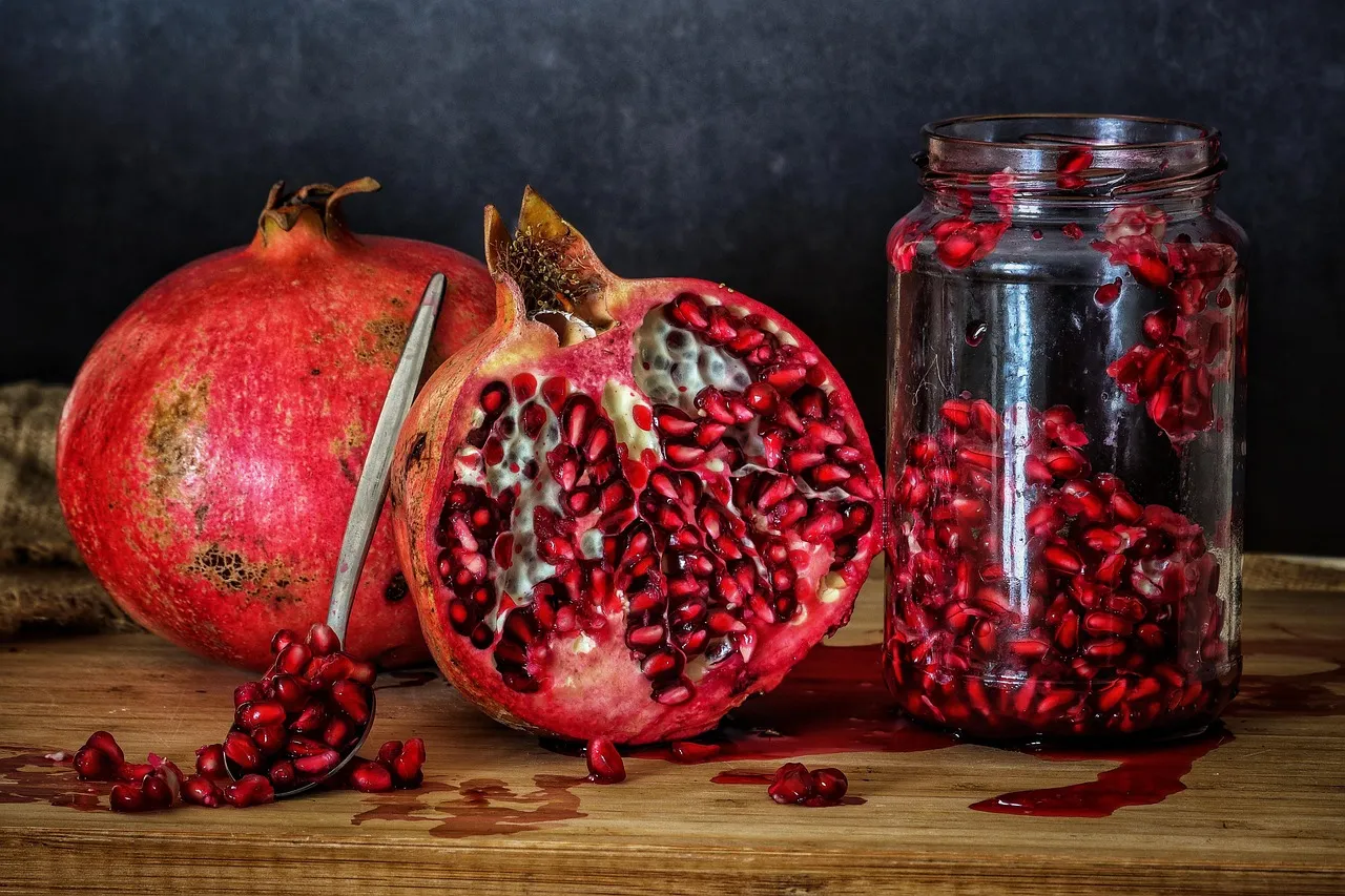 Pomegranates, fruits, fresh fruits — illustrating Waist Circumference vs Weight: The Better GLP-1 Metric